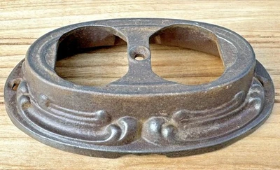 Herrajes victorianos antiguos vintage Wm. Cubierta de toma de corriente de hierro fundido Hersh Foto 1 de 4