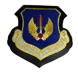 PARCHE DE LAS FUERZAS AÉREAS DE LA USAF EN EUROPA CON ADORNOS DE CUERO FALSO SINTÉTICO AVIADOR VETERANO - Imagen 1 de 1