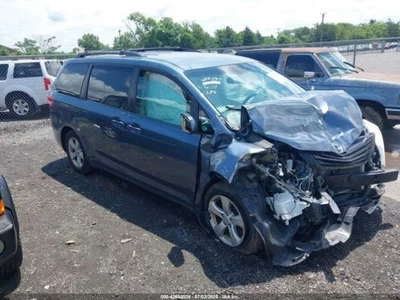 2013 Toyota Sienna Front Windshield Wiper Motor OEM Used 133K Miles 8511008020 - Image 1 of 4
