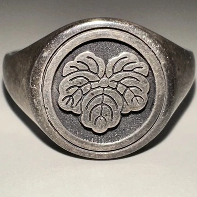 Anillo de sello de plata de ley con diseño de emblema de hoja de roble talla 11,5 (7,3 g) Foto 1 de 4