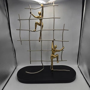 Rete da arrampicata Global Views scultura in metallo che lotta bronzo  - Foto 1 di 8