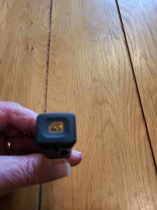 LANDROVER WINDOW ISOLATOR LIFT SWITCH - Picture 1 of 1