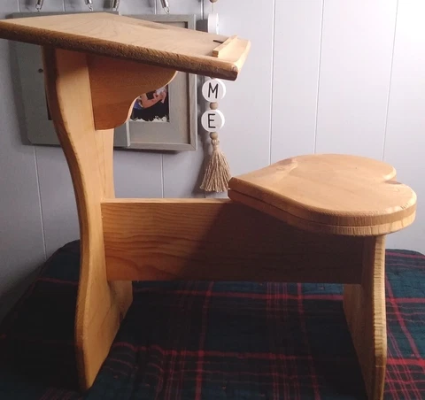 Handmade Wooden Heart Shaped Seat Small Childs School/Work Desk 20"×22"×17" Cover