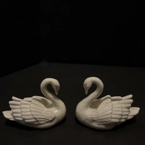 2 Vintage Lenox Schwan Figuren Tischkartenhalter Tortenaufleger Porzellan weiß Schnabel - Bild 1 von 11