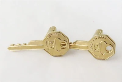 Золотистые запонки GM Your Key to Greater Value - Изображение 1 из 3