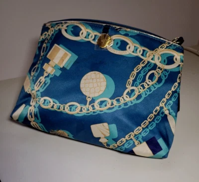 Bolso de Maquillaje Estee Lauder Turquesa/Dorado Estampado de Eslabones de Cadena Satinado + Dije de Concha Dorada Foto 1 de 4