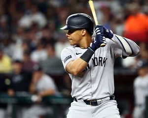 Juan Soto At Bat Action New York Yankees 8x10 MLB Baseball Photo - Picture 1 of 1