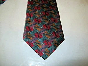 Geoffrey Beene SILK Tie Necktie 56 x 3.75 red green gold 14807 - Picture 1 of 5