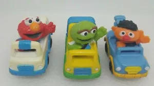 Hasbro Sesamstraße Werkstatt Oscar the Grouch, Ernie und Elmo Fahrzeug 3" 2013 - Bild 1 von 8