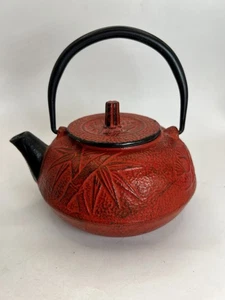 Tetera Tetsubin japonesa de hierro fundido roja y negra con patrón floral mango negro - Imagen 1 de 21