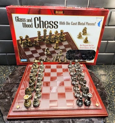 Ajedrez de vidrio y madera con piezas de metal fundido 41073 2003 Parker Brothers Foto 1 de 4