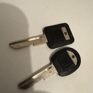2 NEW GM Logo OEM IGNITION "C” Trunk “D” Key Blank Uncut - Picture 1 of 3