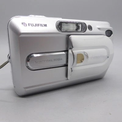 Fujifilm FinePix A340 4.0MP Compact Digital Camera Silver Tested - Image 1 of 4