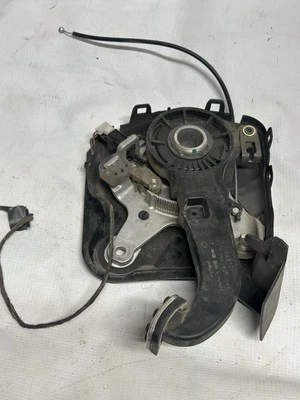 06-09 Pedal de freno de estacionamiento Mercedes-Benz CLK350 E con soporte OEM 203420005 Foto 1 de 4