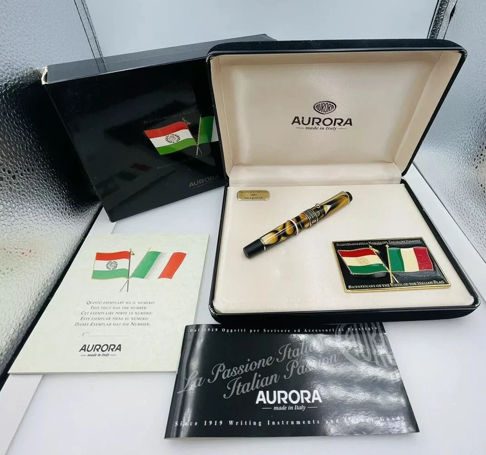 Pluma Estilográfica Aurora Italia Bicentenario del Nacimiento de Bandera Italiana Oro 18k Plumín Foto 1 de 4