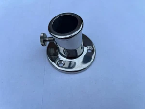 Leicht abgewinkelt SS Fahnenmast Steckdosenhalter Mastbuchse 25mm Höhe 45mm CW Schraube - Bild 1 von 2