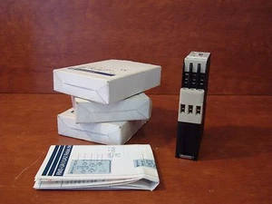 Telemecanique RM3 UA212DE7 relay 42-48V/50-60HZ - Picture 1 of 3