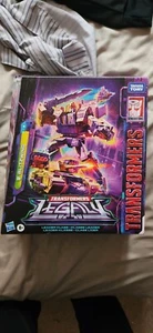 Hasbro Transformers Generations: Legacy - Leader Class Blitzwing - Picture 1 of 4