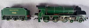 Hornby R154 South Railway loco and Tender Sir Dinadan calibre 00 4-6-0 - Imagen 1 de 4