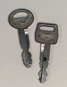 Ford Motor Company Vintage Car Vehicle Cut Keys Set Pair 2 Family Of Fine Cars - Picture 1 of 4
