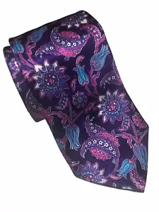 Paul Frederick Herrenkrawatte neu ohne Etikett lila Paisley 100 % Seide - Größe 57,5" L x 3,25" B - Bild 1 von 6