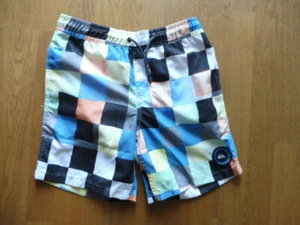 QUIKSILVER SHORTS BADESHORTS Jungen kurze Hose Gr. M 12, kariert 100% Polyester - Bild 1 von 6