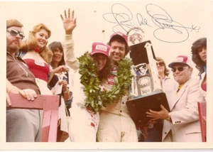 Richard Petty AUGUST 1976 POCONO VICTORY LANE RARE autographed 3x5 photo 1 of 1 - Picture 1 of 3