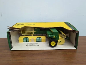 1/16 Ertl Farm Toy John Deere Square Baler #3 - Picture 1 of 4