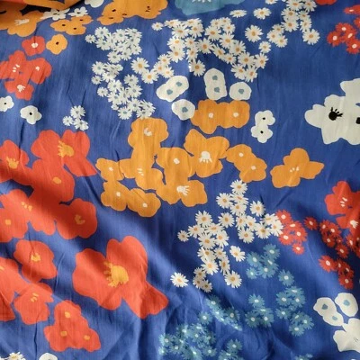 Camisa azul Ramio/viscosa con flores coloridas del diseñador Corey Lynn Calter Foto 1 de 4