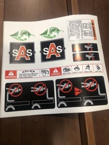NUOVO KIT DECALCOMANIA DI SICUREZZA CARRELLO ELEVATORE TOYOTA CARRELLO ELEVATORE KIT CONFORME OSHA - Foto 1 di 5