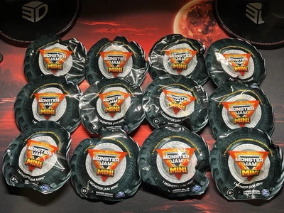 Monster Jam 2025 Mini Camiones Serie 17 - Juego Completo 12 Bolsas Foto 1 de 4