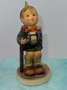 Figura de colección de Goebel Hummel "Little Hiker" #16 2/0 4" de 1970 TMK 5 - Imagen 1 de 5