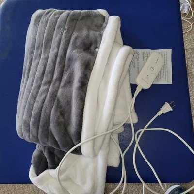 ELECTRIC HEATED SHAW WITH HANDHOLDS AND SNAPS PLUSHY FLEECE LINING GRAY & WHITE  - Image 1 of 4