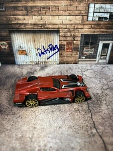 Hot Wheels Formul8R 11 Gold Speichen dunkelrot - Bild 1 von 2