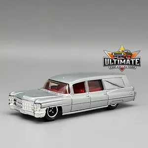 1963 63 Cadillac Hearse Collectible 1/64 Scale Diecast Model Collector Car - Picture 1 of 9