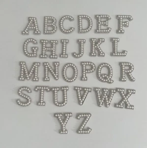 Buchstaben * A-Z * Perlen * Glitzer * Bügelbuchstaben * weiß * NEU - Bild 1 von 4