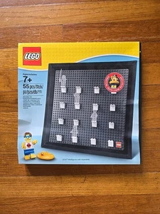 Lego 5005359 Minifigure Collector Frame 2018 Brand New w/Exclusive Minifigure - Picture 1 of 2