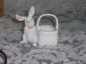 Fitz & Floyd White Bunny sujetándose a la cesta - Imagen 1 de 2