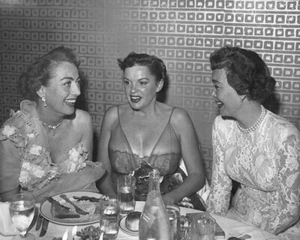 16x20 Poster of Judy Garland busty in low cut dress Joan Crawford Jane Wyman - Picture 1 of 1