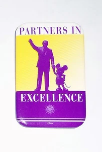 Walt Disney Company Reconocimiento Disney Partners Excellence 1990 botón - Imagen 1 de 3