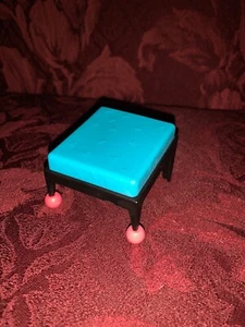 LOL Surpise Puppenhaus Möbel blau Fußhocker Ottomane Pool L.O.L. Mansion MGA - Bild 1 von 12