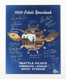 1969 Pilots 16x20 Photo Team-Signed (Beckett) by (17) with Jim Aker, Rich Rollin - Picture 1 of 2