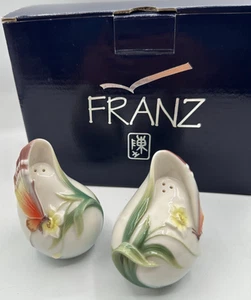 Juego de coctelera de sal y pimienta de porcelana esculpida diseño mariposa Franz Papillion - Imagen 1 de 14