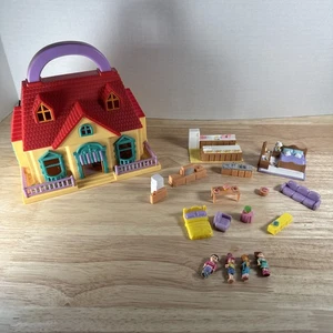 Blue Box Dollhouse Red And Yellow With Accessories And 4 People - Picture 1 of 7