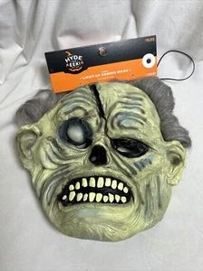 NEW VINTAGE PHANTOM 10"x10" SOFT LIGHT-UP HALF MASK - CLASSIC STYLE GREAT COLOR - Picture 1 of 6