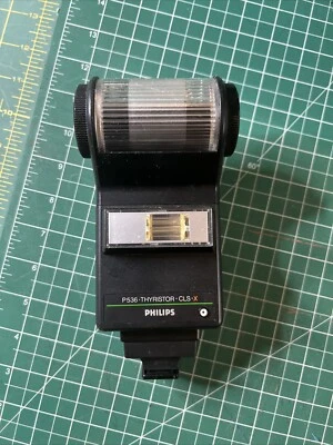 Philips P536 Tiristor CLS X PDA 114 con Sub Flash y Difusor Giratorio Incorporado Foto 1 de 4