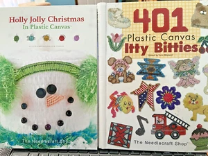 Holly Jolly Christmas in Plastic Canvas + 401 Plastic Canvas Itty Bitties - Picture 1 of 5