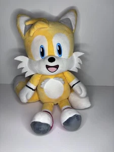 ⭐️Sonic the Hedgehog 16" HugMe Tails Plush Doll! Shakes When Hugged - Picture 1 of 8