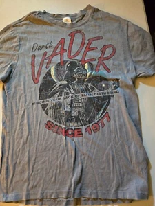 Camiseta Star Wars Darth Vader Since 1977 Disney Hombre Talla L - Imagen 1 de 6
