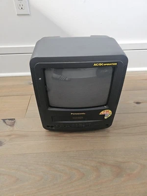 9” Combo Color TV VCR Panasonic RoadShow PV-M939 with remote  - Image 1 of 4